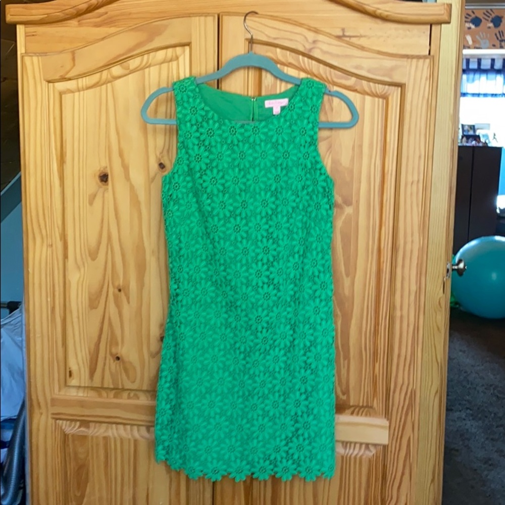 Lilly Pulitzer size 4, fitted green daisy dress